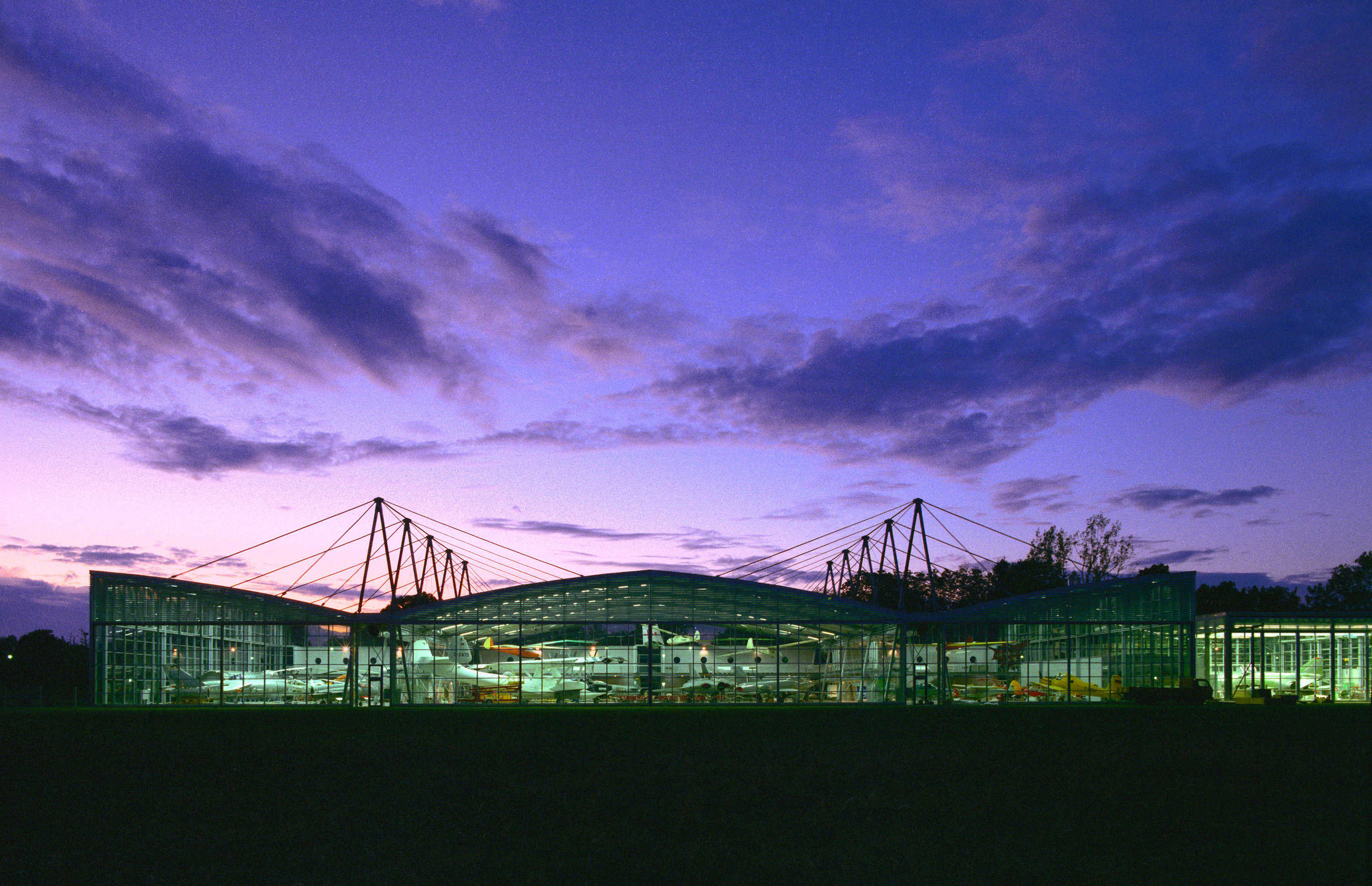 Flugwerft_Ansicht_bei_Nacht